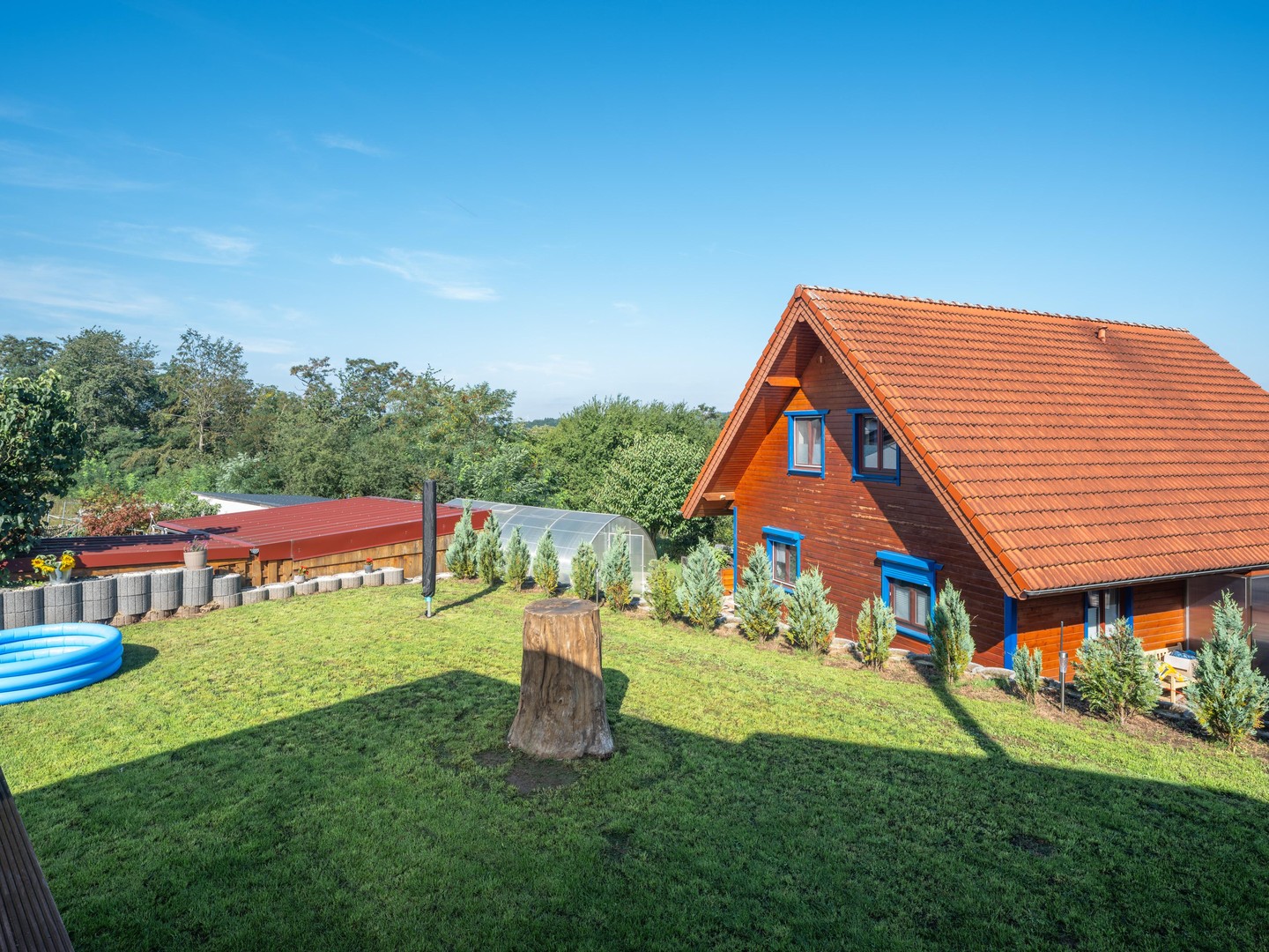 Exklusiver freistehender Bungalow mit Einliegerwohnung, Fernblick, Doppelgarage & großem Garten – Schmelz – Vorschaubild 38