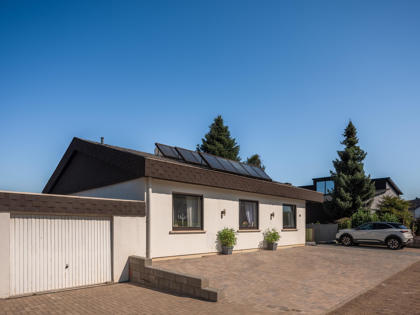 Exklusiver freistehender Bungalow mit Einliegerwohnung, Fernblick, Doppelgarage & großem Garten – Schmelz – Vorschaubild 39