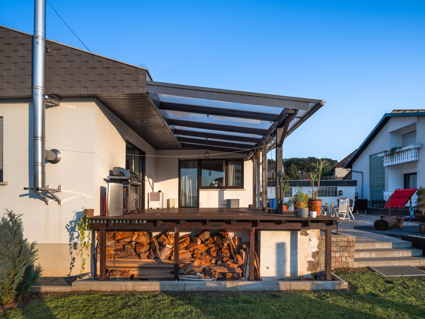 Exklusiver freistehender Bungalow mit Einliegerwohnung, Fernblick, Doppelgarage & großem Garten – Schmelz – Vorschaubild 40