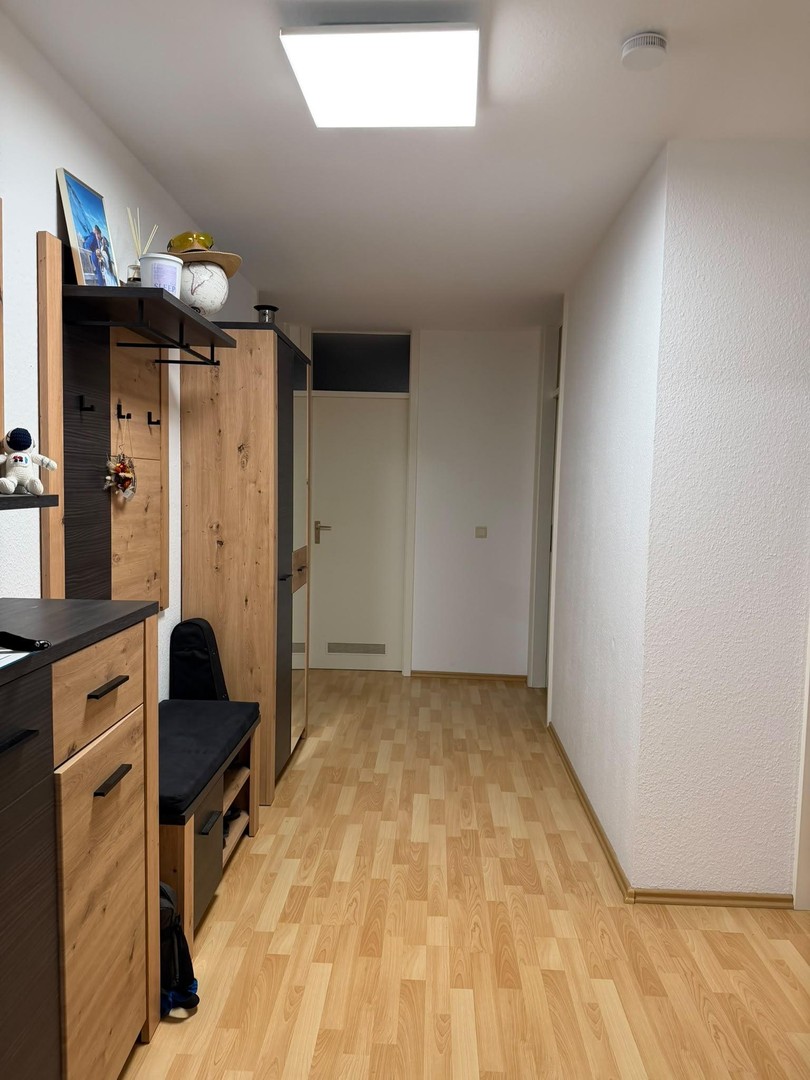 Tolle 3-Zimmer-Wohnung mit Aufzug+Balkon+Tiefgarage in Karlsruhe – Karlsruhe – Vorschaubild 2