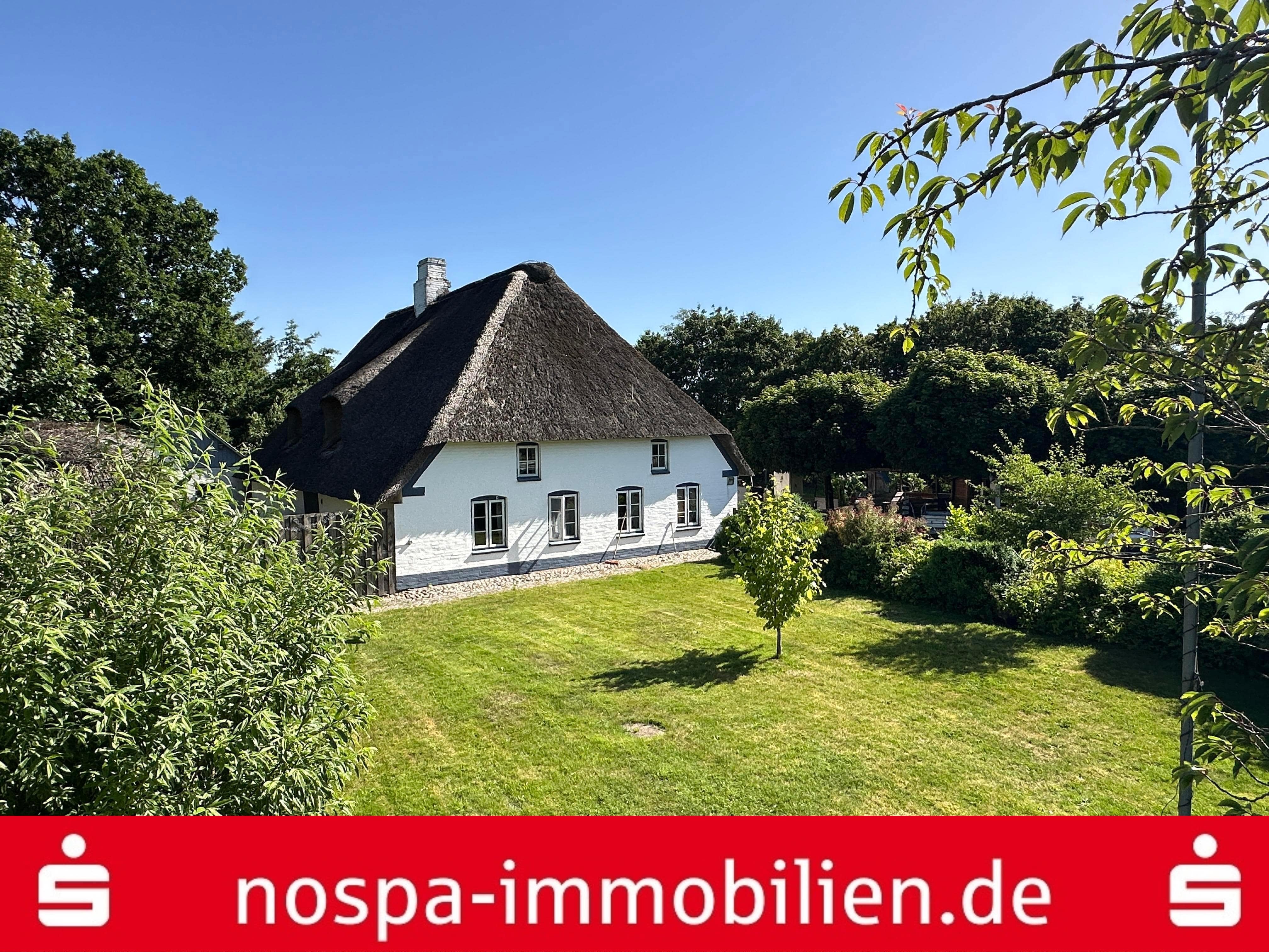 Ein Haus, das Wärme bewahrt – Reetdachanwesen in der nordfriesischen Grenzlandschaft – Ladelund – Bild 1 von 17