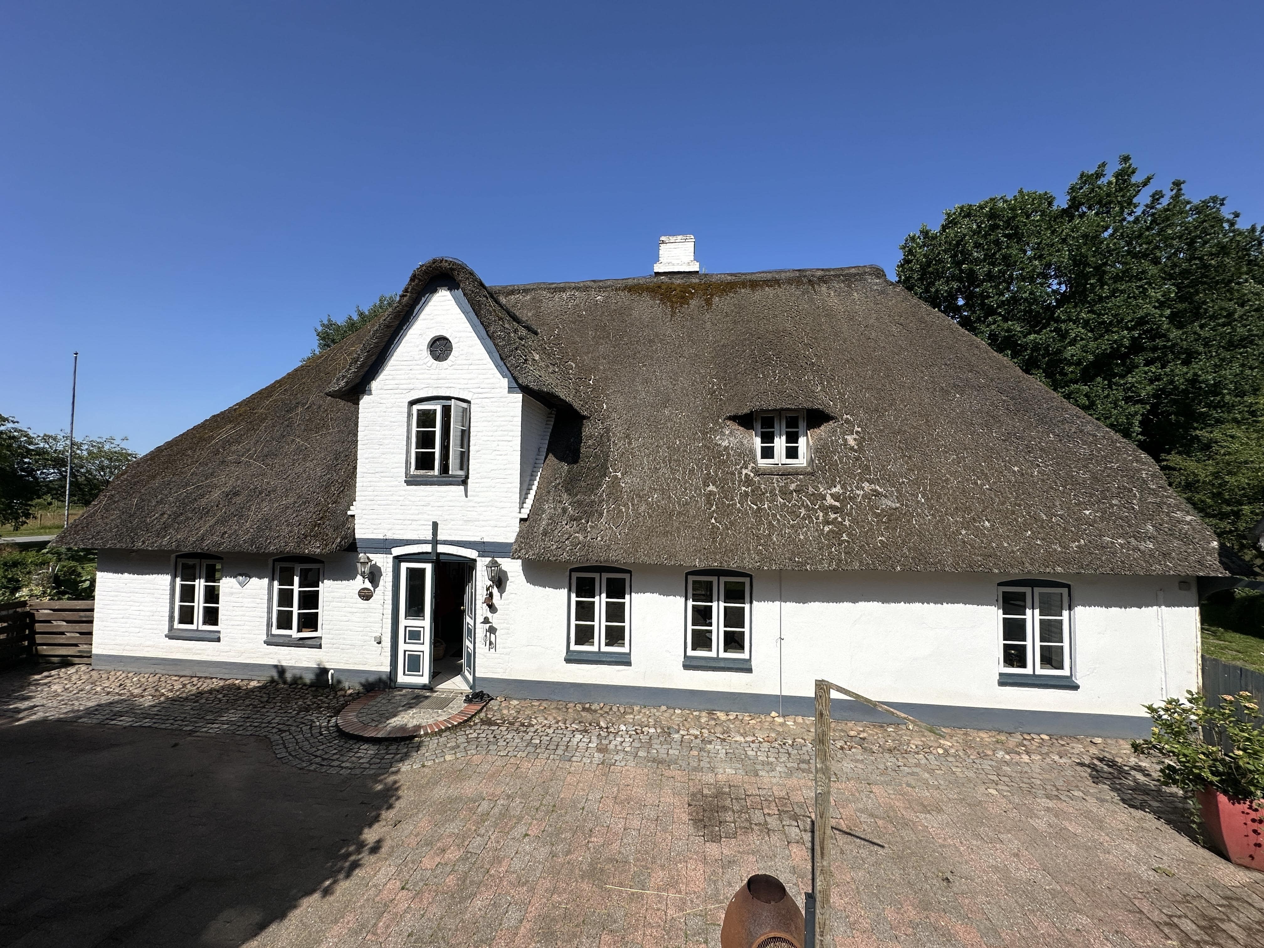 Ein Haus, das Wärme bewahrt – Reetdachanwesen in der nordfriesischen Grenzlandschaft – Ladelund – Vorschaubild 2