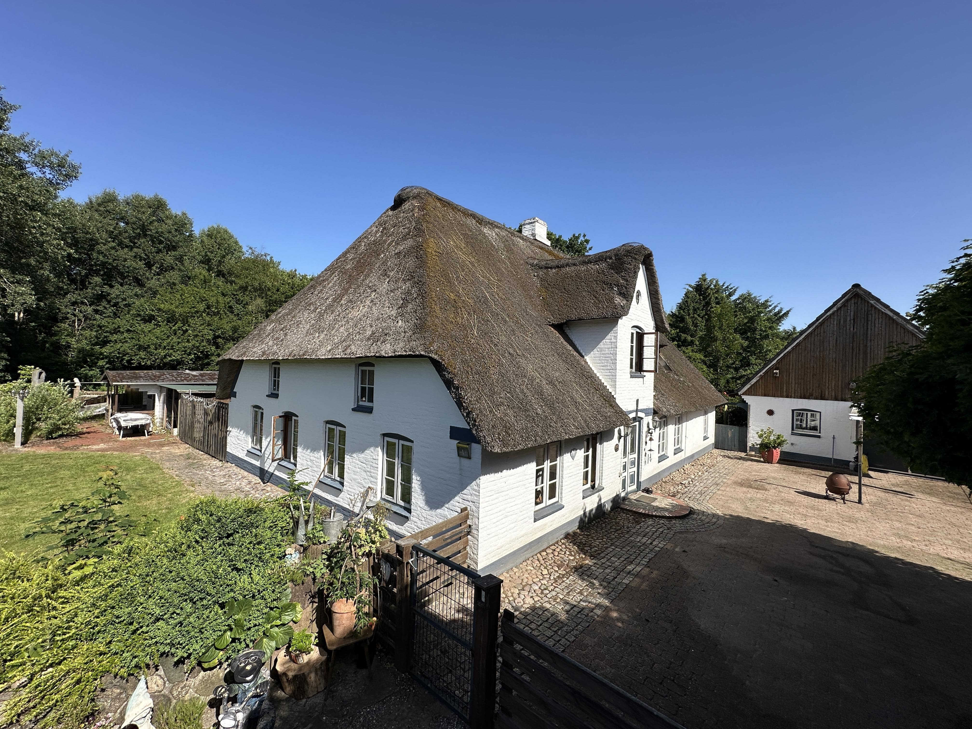 Ein Haus, das Wärme bewahrt – Reetdachanwesen in der nordfriesischen Grenzlandschaft – Ladelund – Vorschaubild 4