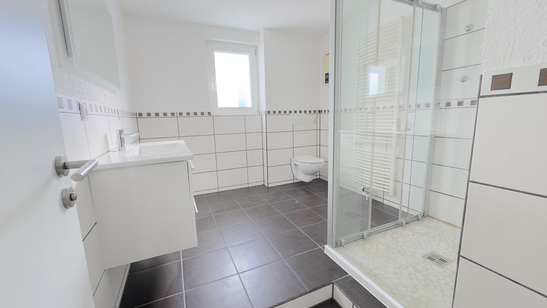? Fünf-Zimmer-Wohnung in Pforzheim – modernisiert, lichtdurchflutet, mit Kamin und zwei Bädern