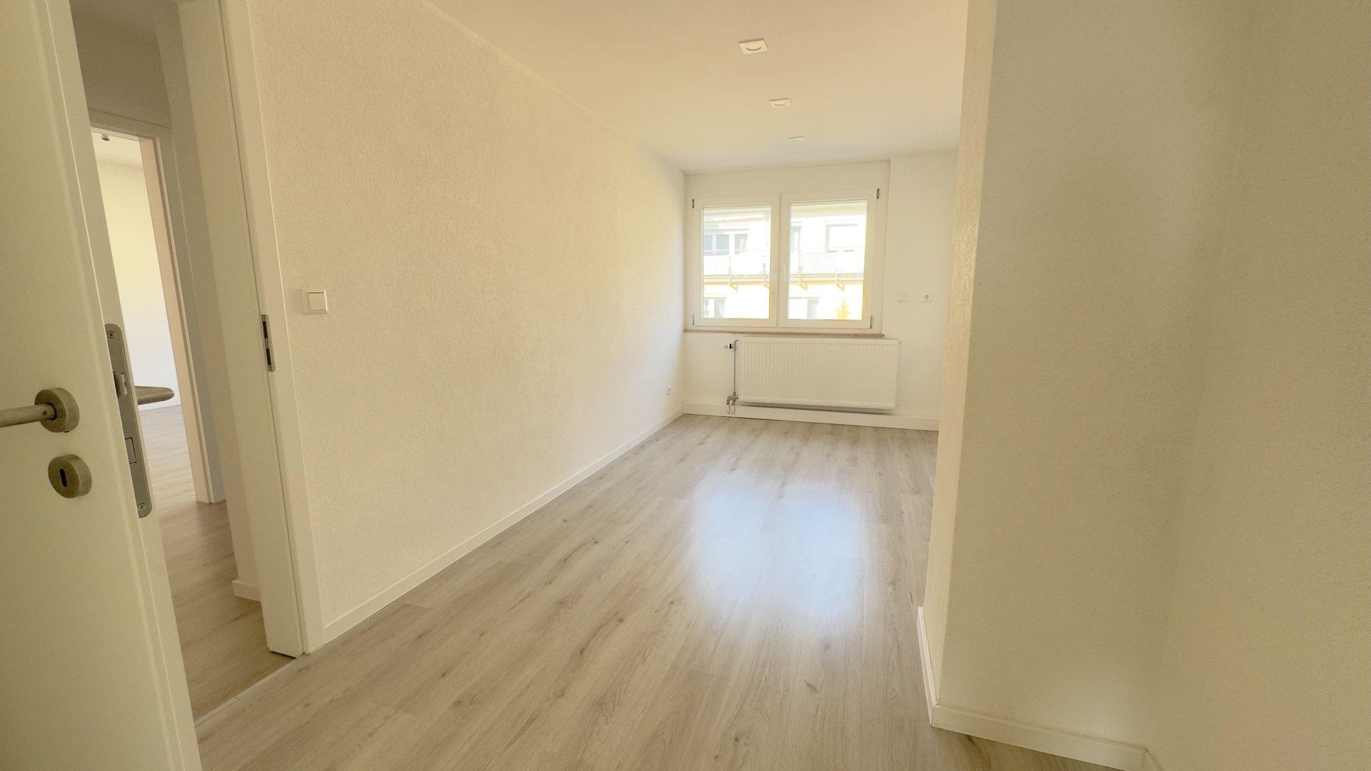 ? Fünf-Zimmer-Wohnung in Pforzheim – modernisiert, lichtdurchflutet, mit Kamin und zwei Bädern – Pforzheim – Vorschaubild 6