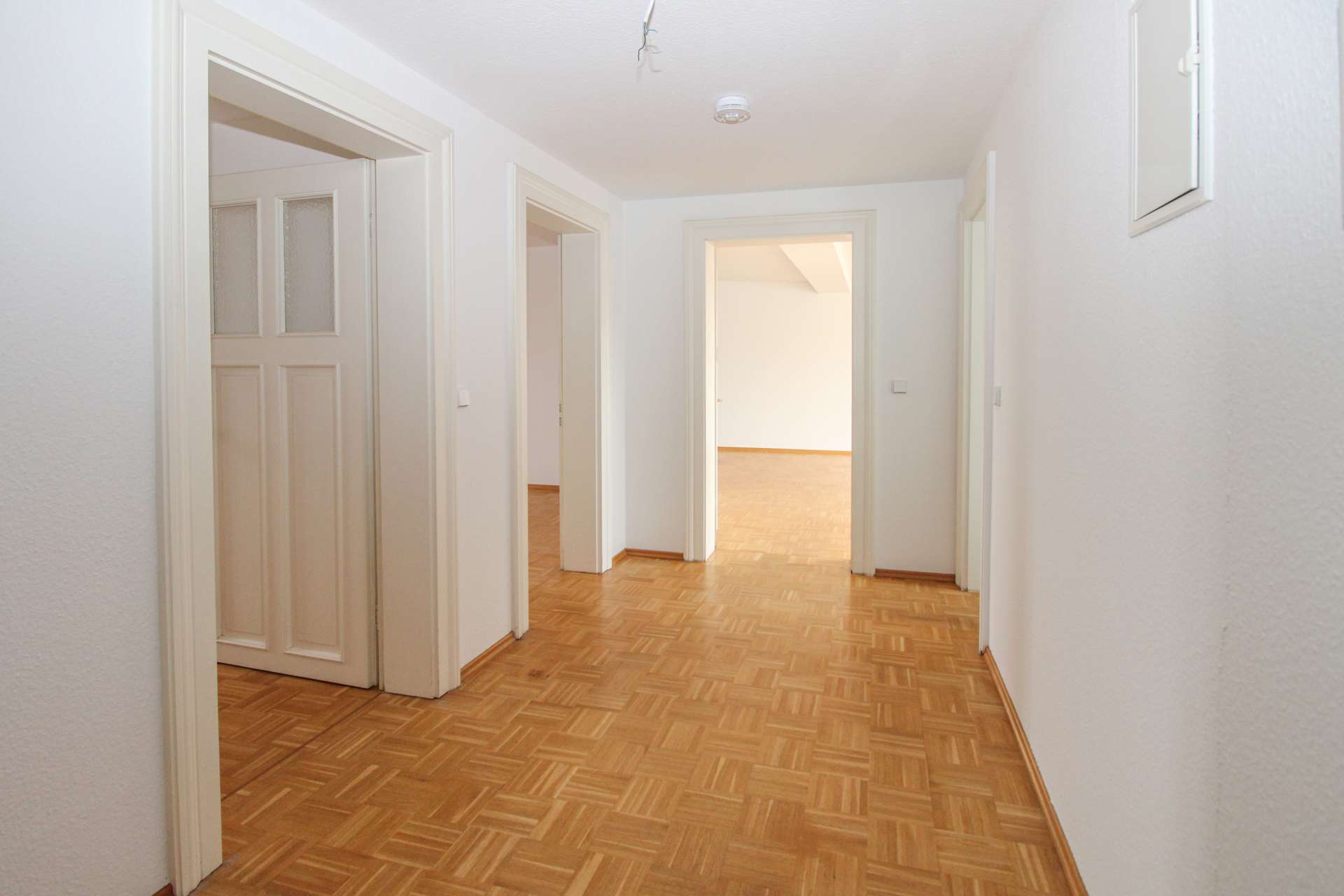 Dachgeschosswohnung mit offenem Wohnkonzept und ruhiger Loggia im Denkmal – Leipzig – Vorschaubild 3
