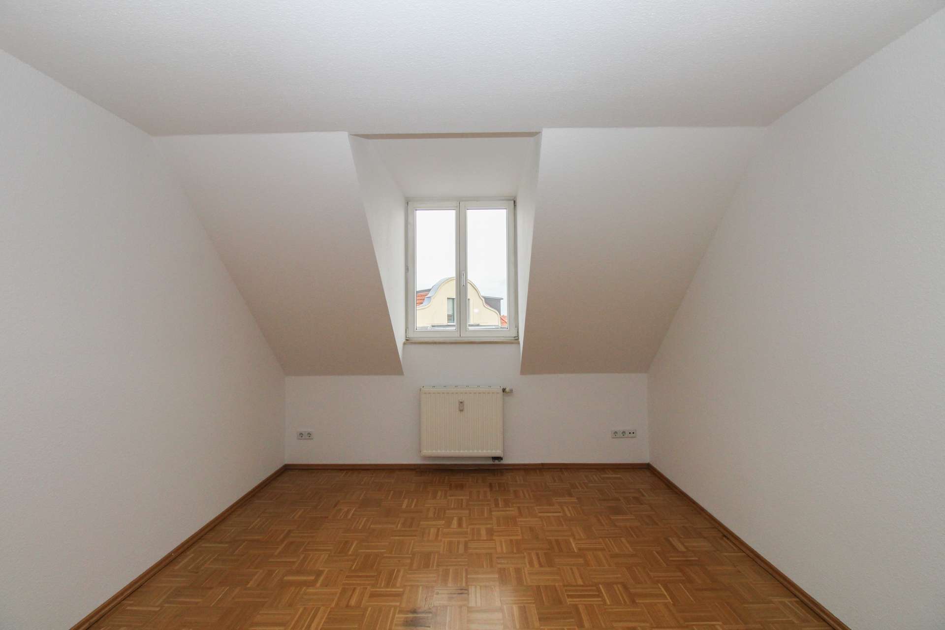 Dachgeschosswohnung mit offenem Wohnkonzept und ruhiger Loggia im Denkmal – Leipzig – Vorschaubild 5