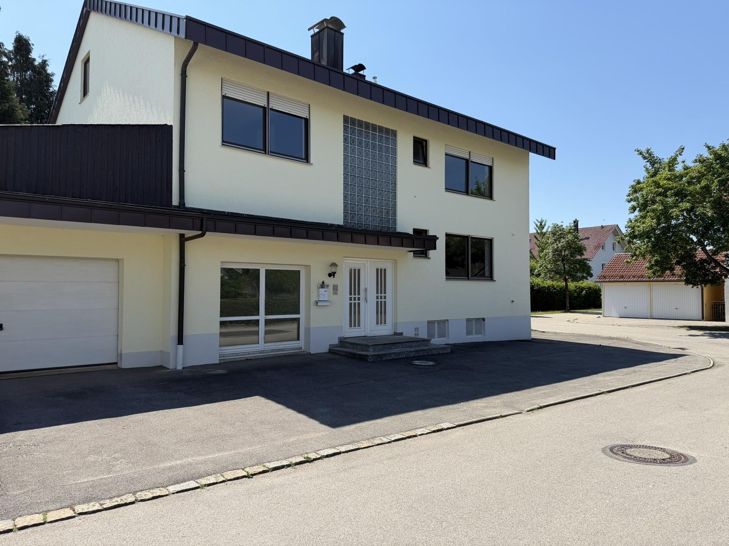 Zentrumsnah: Wohnhaus mit Galerie/Werkstatt, Einlieger-App. & traumh. Naturgarten (834 qm) – Bad Füssing – Vorschaubild 3