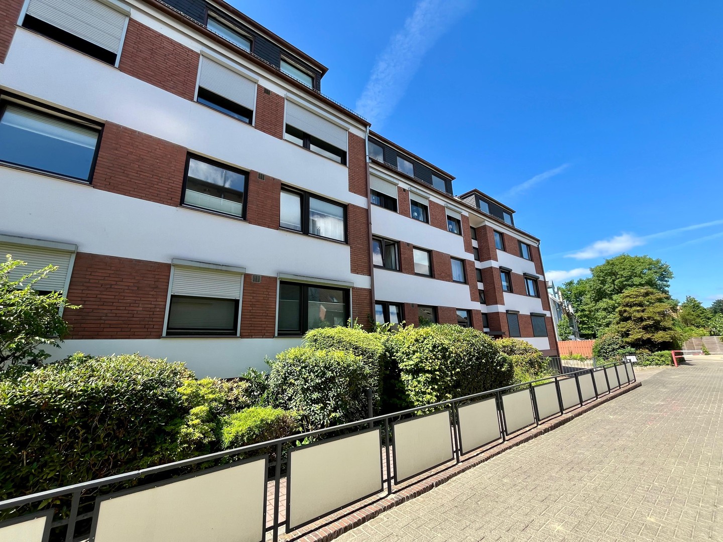 Provisionsfrei: Hochwertig sanierte 4-Zimmer-Wohnung mit Südbalkon & Garage – Bremen – Vorschaubild 2