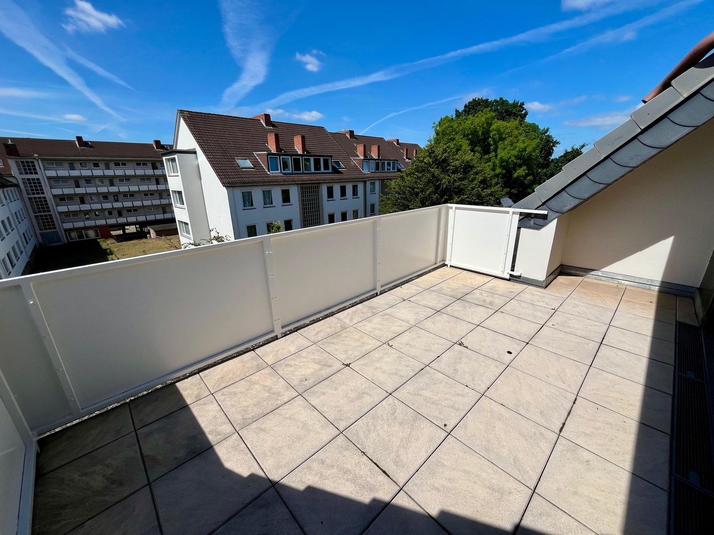 Provisionsfrei: Hochwertig sanierte 4-Zimmer-Wohnung mit Südbalkon & Garage – Bremen – Vorschaubild 3