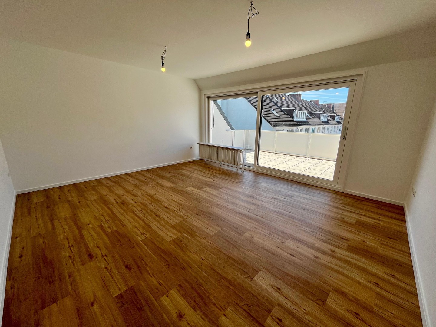 Provisionsfrei: Hochwertig sanierte 4-Zimmer-Wohnung mit Südbalkon & Garage – Bremen – Vorschaubild 4