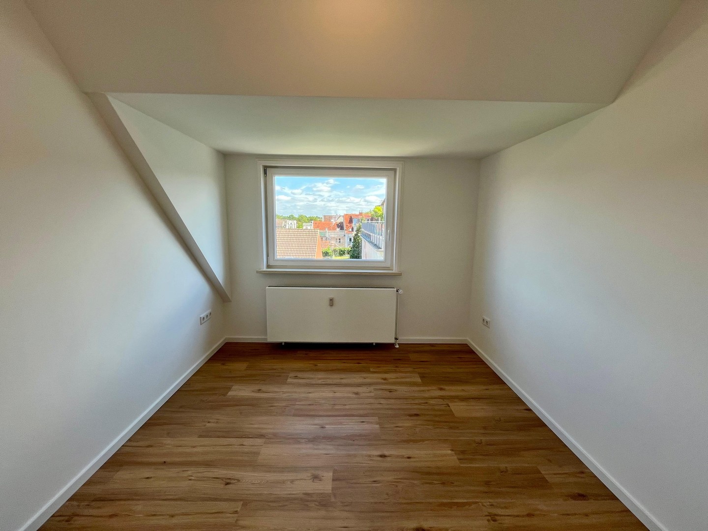 Provisionsfrei: Hochwertig sanierte 4-Zimmer-Wohnung mit Südbalkon & Garage – Bremen – Vorschaubild 8