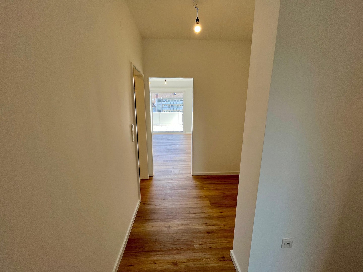 Provisionsfrei: Hochwertig sanierte 4-Zimmer-Wohnung mit Südbalkon & Garage – Bremen – Vorschaubild 15