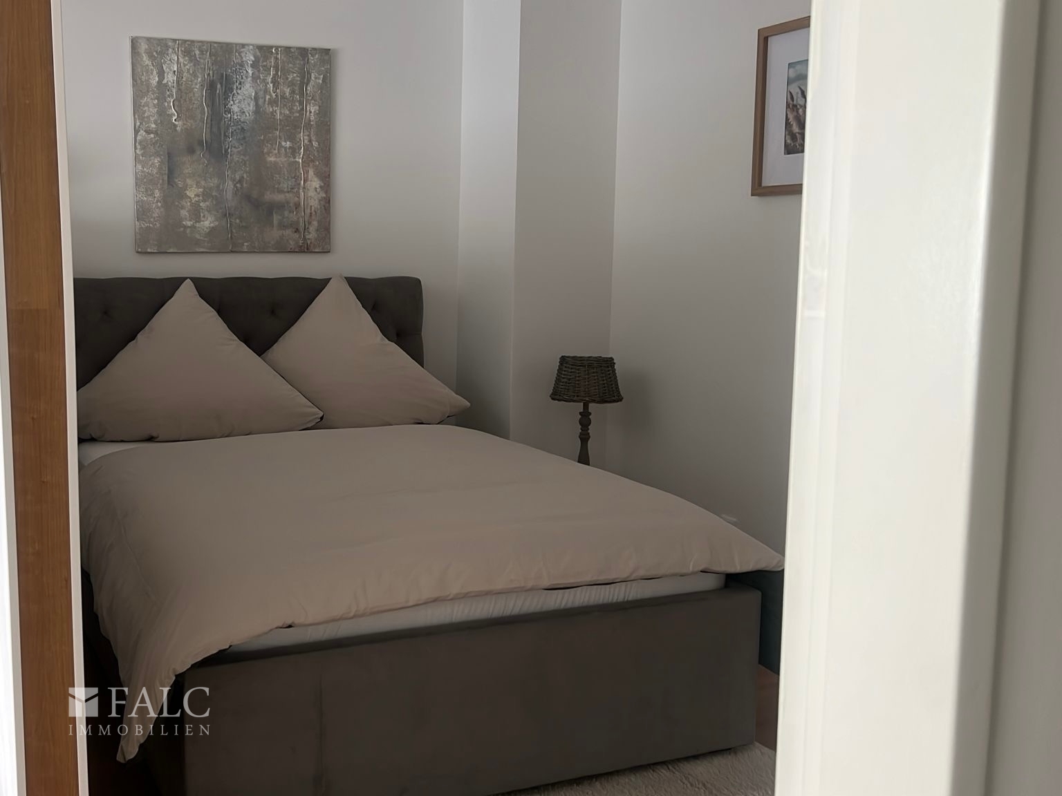 Exklusives Wohnen auf Zeit – Hochwertig kernsanierte 1-Zimmer-Wohnung mit Vollausstattung – Nürnberg – Vorschaubild 2