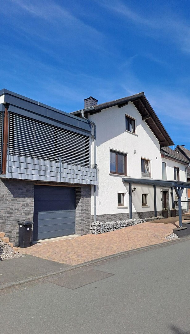 Traumhaus in Südlage - 1 bis 2 Familienhaus in Günterod