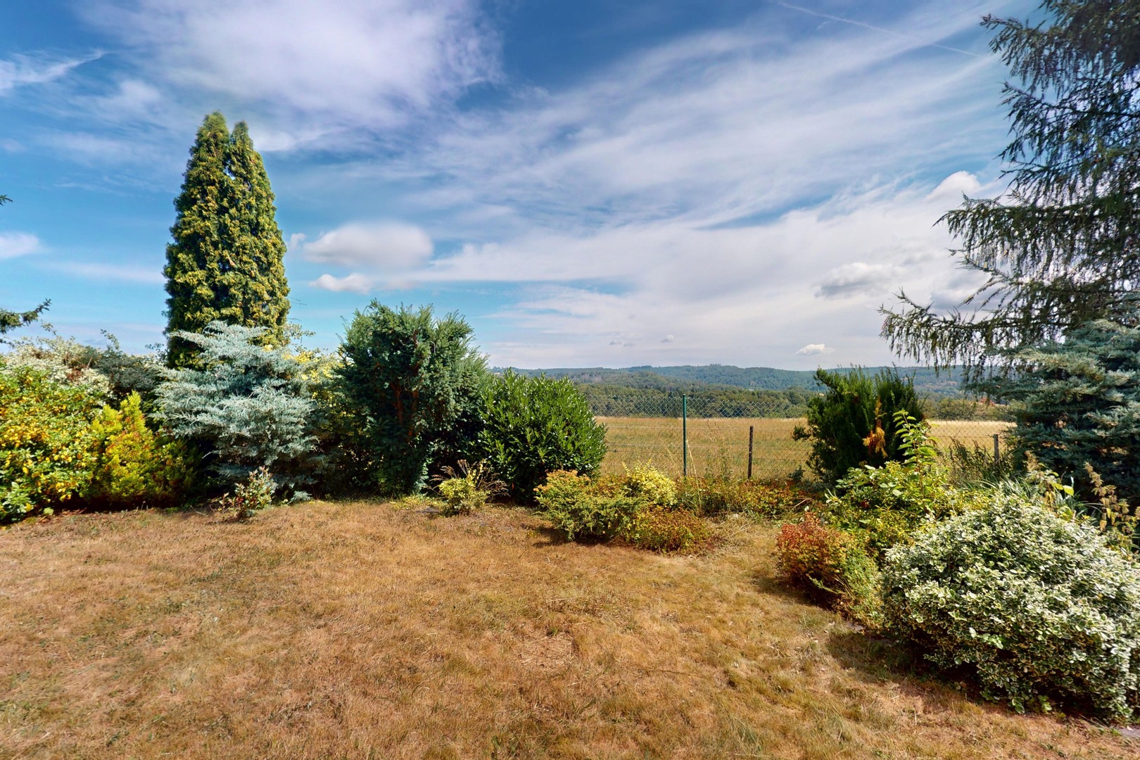 Bungalow mit Taunusblick, barrierearmem Wohnen und vielseitig nutzbarem Untergeschoss – Heidenrod (Nauroth) – Vorschaubild 3