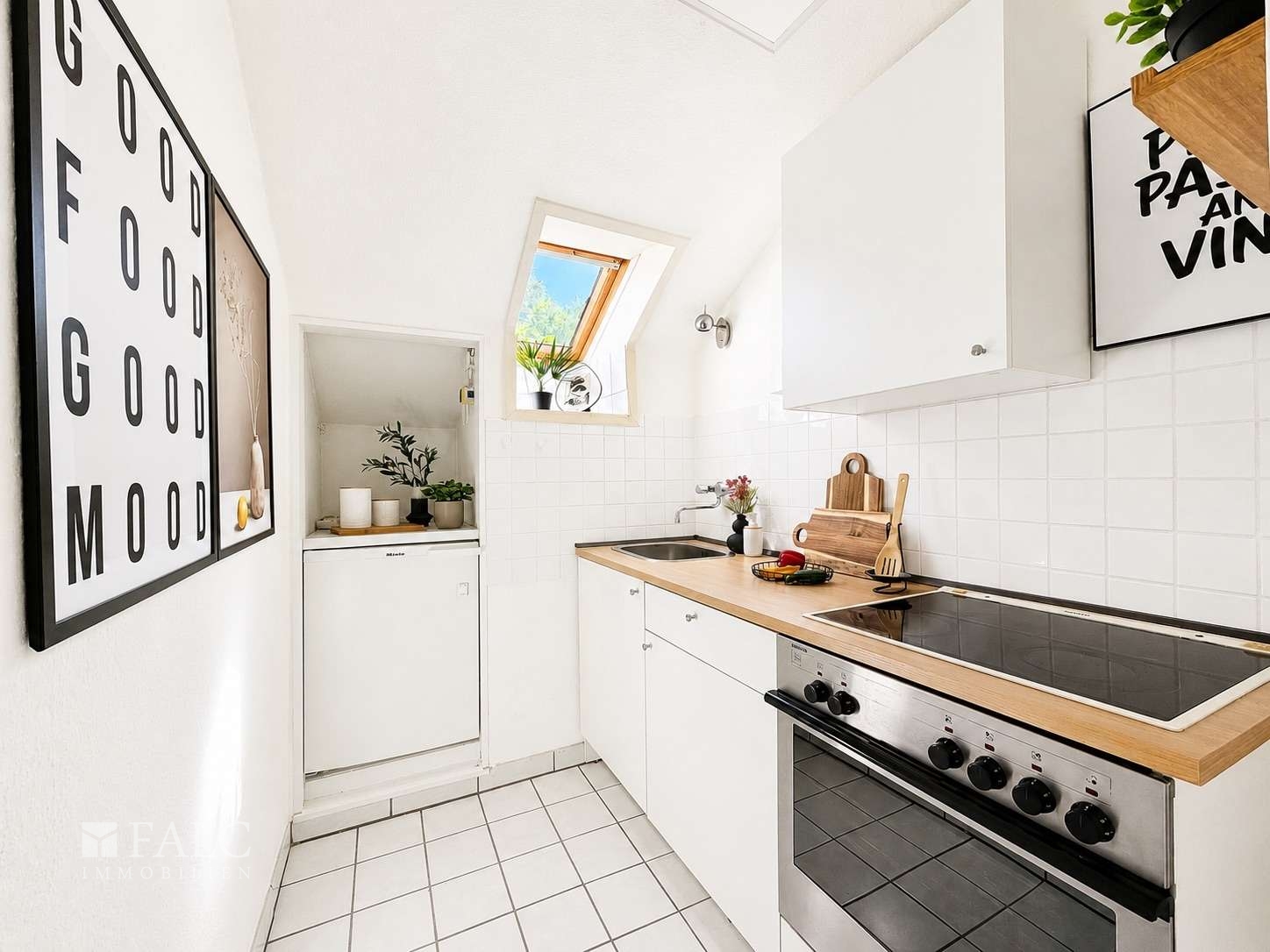 Charmante 2,5-Zimmer-Dachgeschosswohnung mit Balkon und Stellplatz in Essen-Bergerhausen – Essen – Vorschaubild 4
