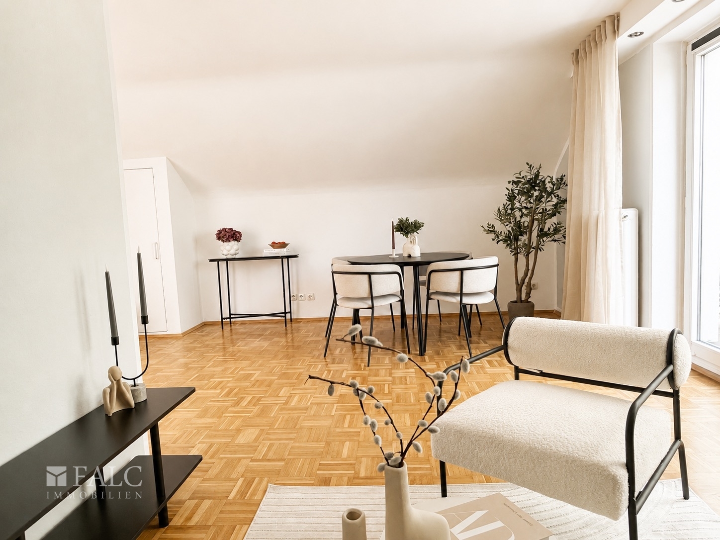 Charmante 2,5-Zimmer-Dachgeschosswohnung mit Balkon und Stellplatz in Essen-Bergerhausen – Essen – Vorschaubild 5