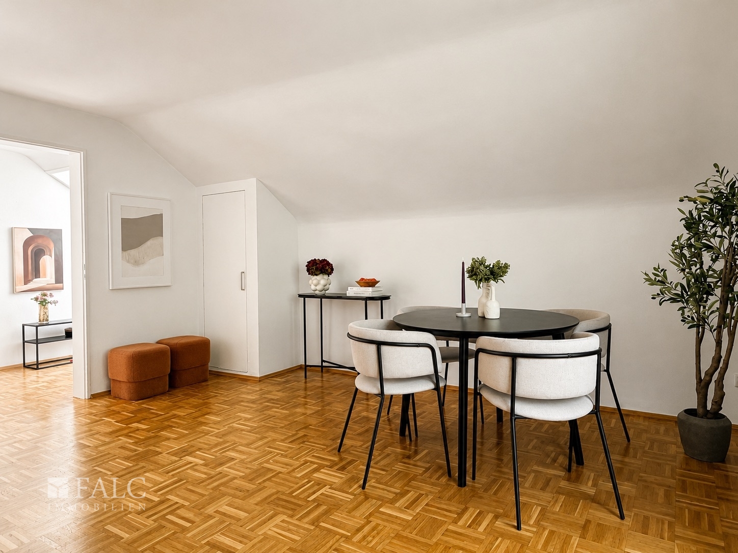 Charmante 2,5-Zimmer-Dachgeschosswohnung mit Balkon und Stellplatz in Essen-Bergerhausen – Essen – Vorschaubild 6