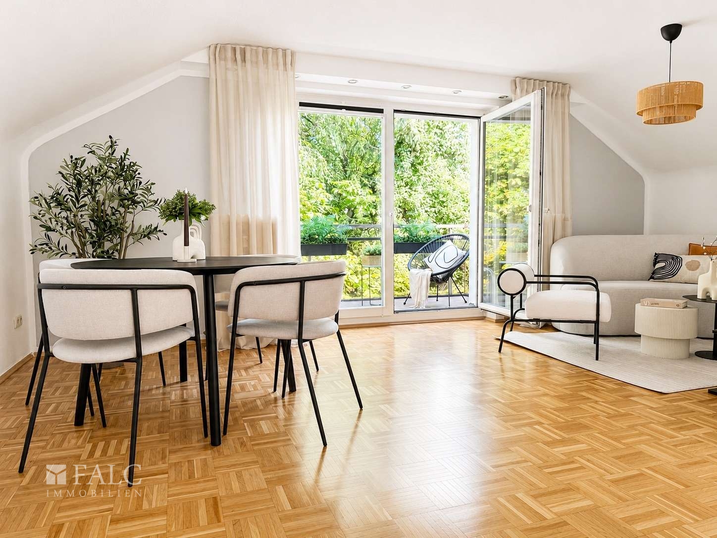 Charmante 2,5-Zimmer-Dachgeschosswohnung mit Balkon und Stellplatz in Essen-Bergerhausen – Essen – Vorschaubild 8