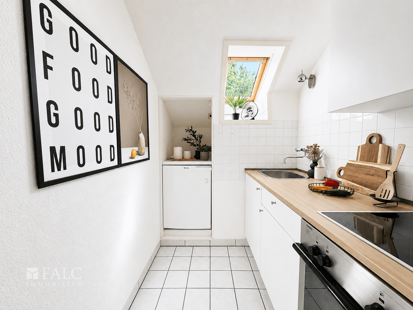 Charmante 2,5-Zimmer-Dachgeschosswohnung mit Balkon und Stellplatz in Essen-Bergerhausen – Essen – Vorschaubild 11