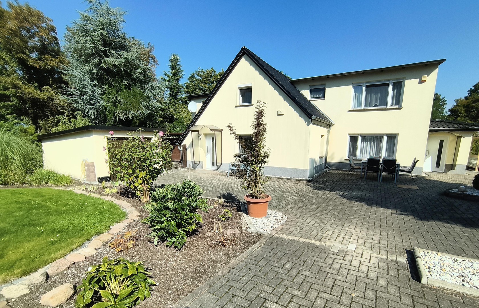 top Haus für zwei Familien, ruhige Lage, super Garten und Pool......Provisionsfrei – Leipzig – Vorschaubild 3