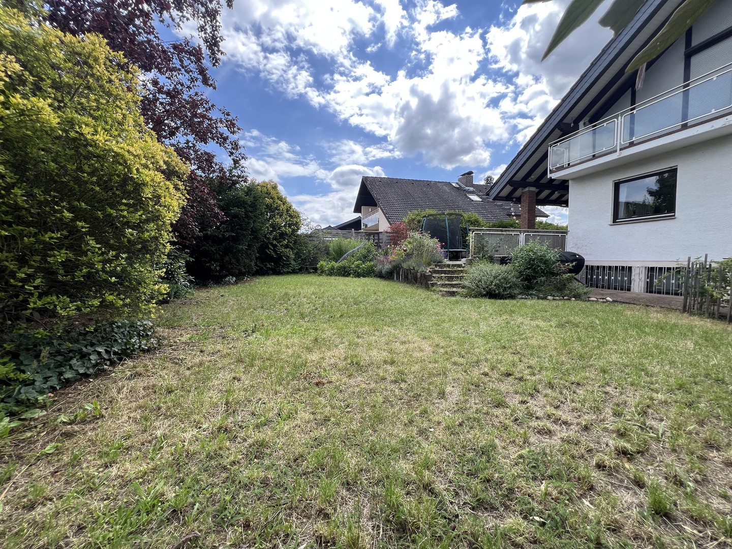 Hell und großzügig geschnitten - Freistehendes Einfamilienhaus mit Garten und Kamin – Büttelborn – Vorschaubild 21