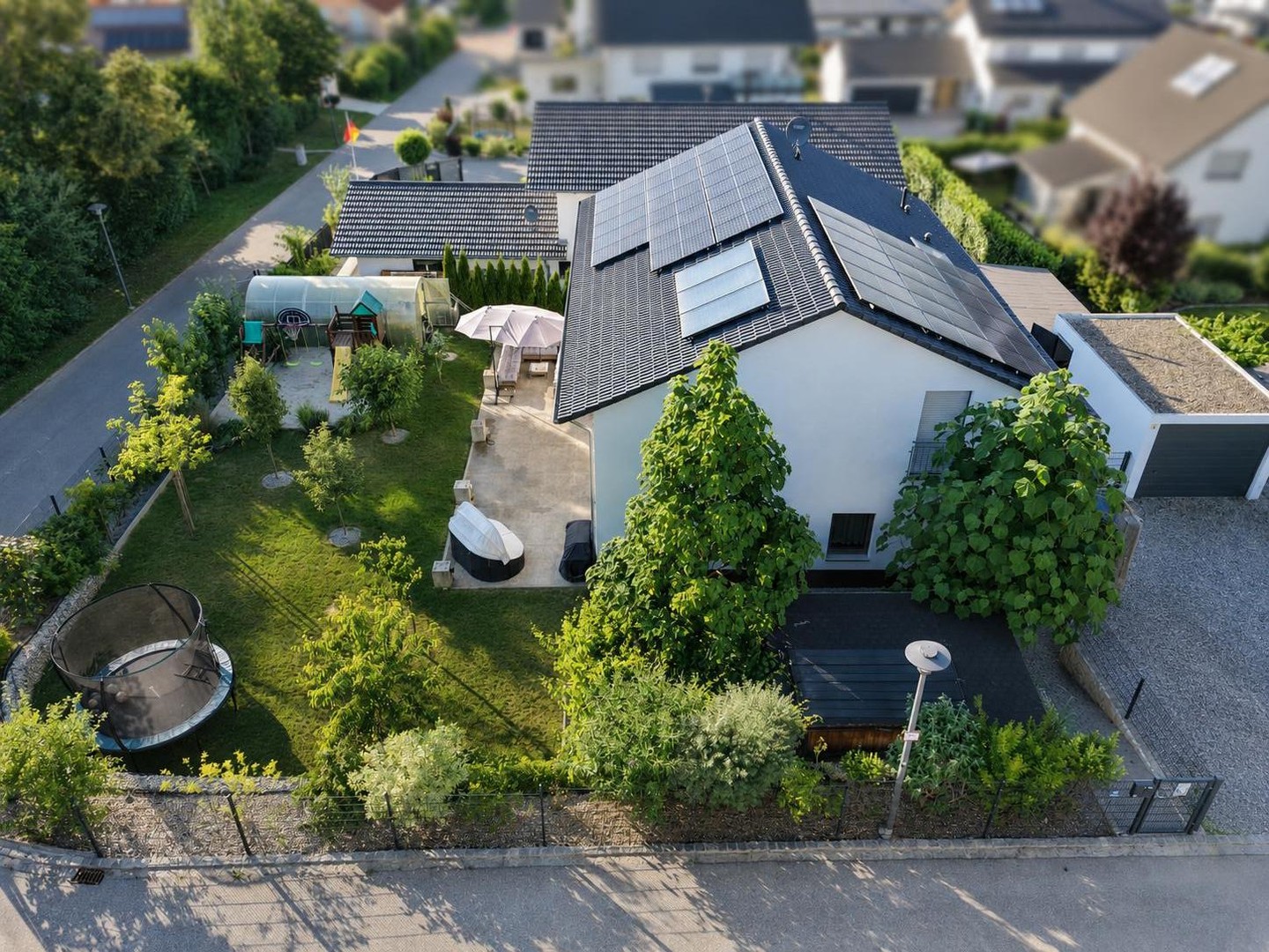 Modernes 217-m²-Familienhaus mit 8 Zimmern, PV-Speicher, Wallbox, Solar & großem Garten – Reisbach – Vorschaubild 2