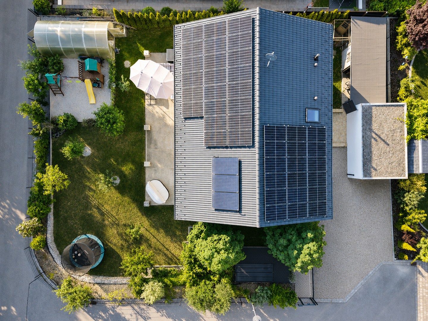 Modernes 217-m²-Familienhaus mit 8 Zimmern, PV-Speicher, Wallbox, Solar & großem Garten – Reisbach – Vorschaubild 3