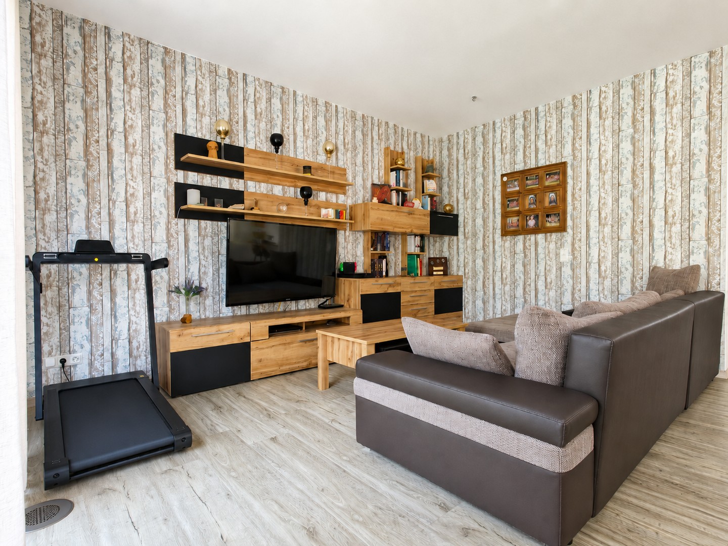 Modernes 217-m²-Familienhaus mit 8 Zimmern, PV-Speicher, Wallbox, Solar & großem Garten – Reisbach – Vorschaubild 15