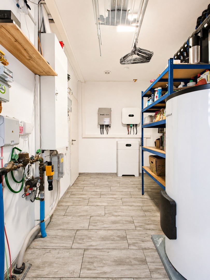 Modernes 217-m²-Familienhaus mit 8 Zimmern, PV-Speicher, Wallbox, Solar & großem Garten – Reisbach – Vorschaubild 22
