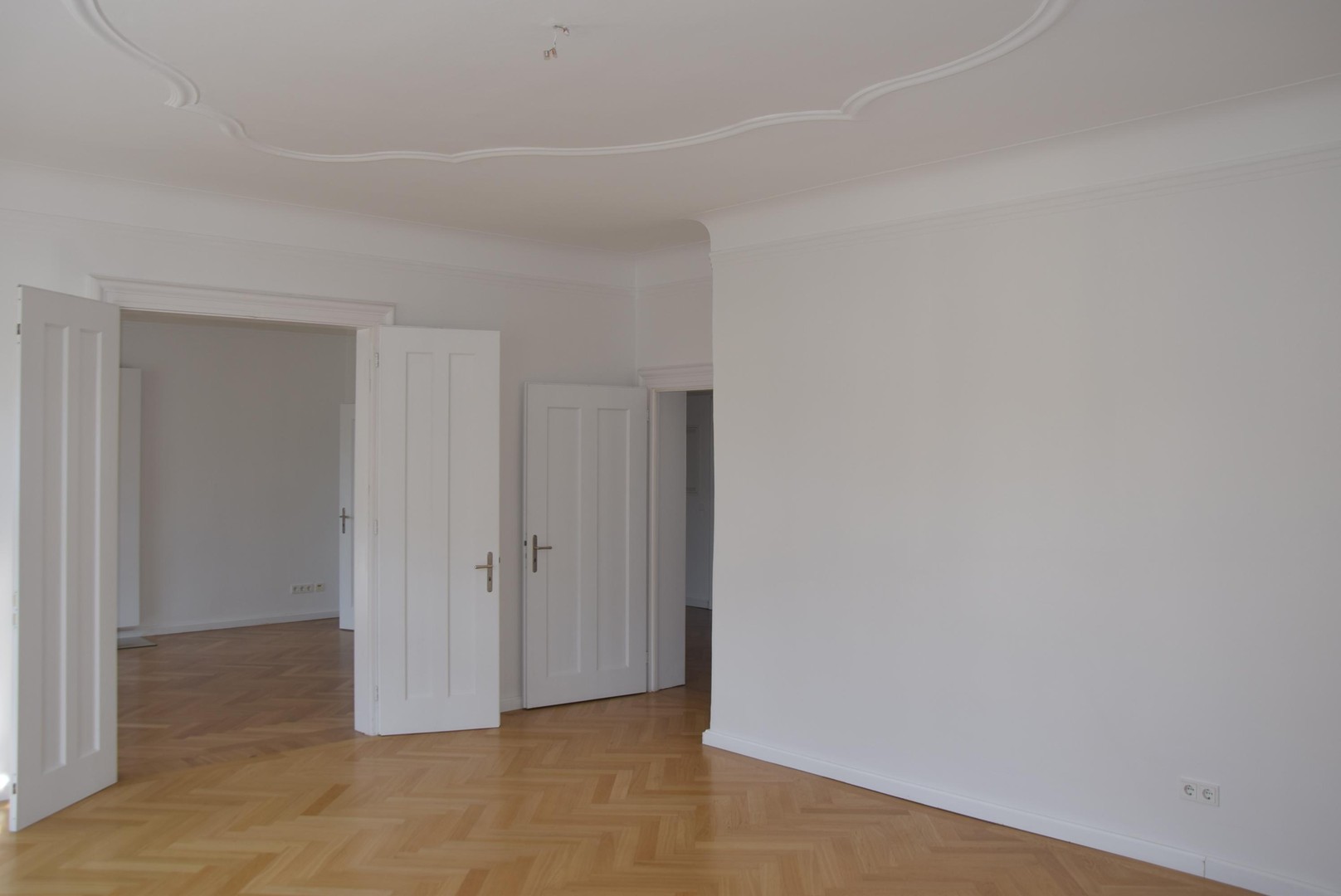Großzügige 6-Zimmer-Wohnung in einem Gründerzeithaus in der Ludwigsvorstadt – München – Vorschaubild 11