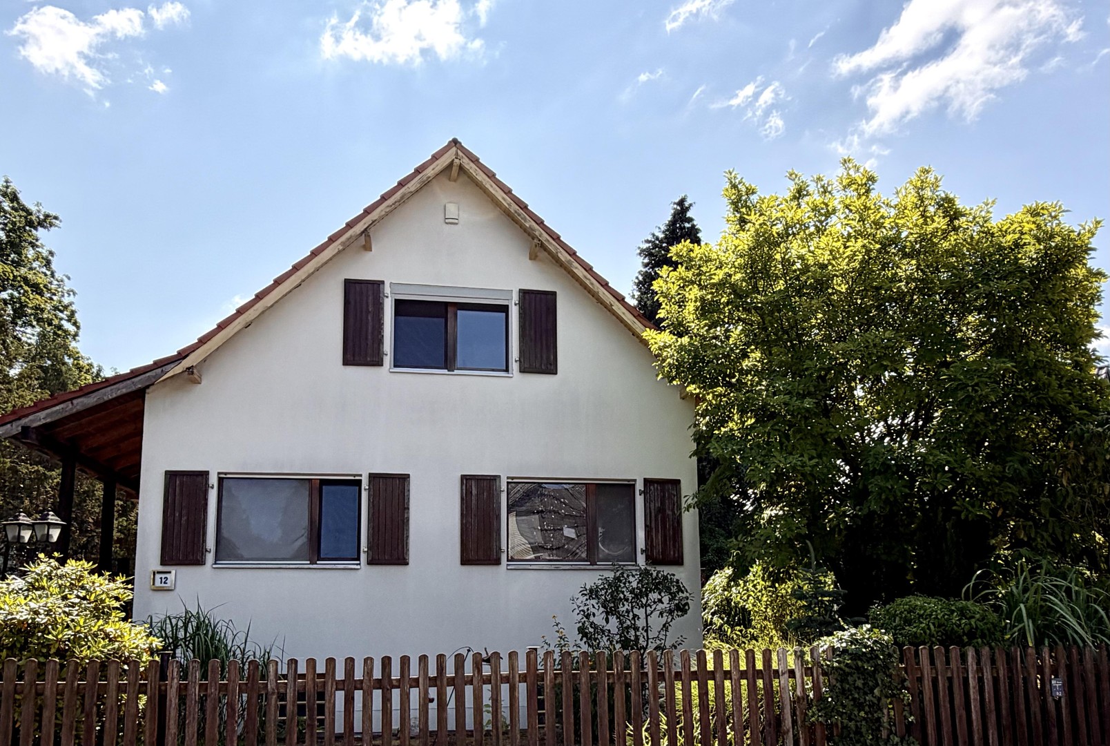 Freistehendes Einfamilienhaus mit Photovoltaikanlage auf sonnigem Grundstück in Berlin-Wittenau – Berlin – Bild 1 von 30
