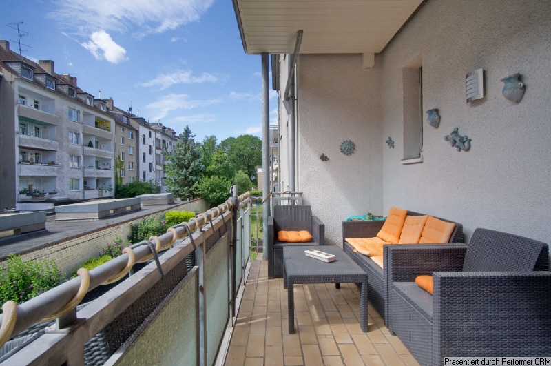 Komplett ausgestattete Wohnung mit 2 Schlafzimmern, Balkon und Internetzugang Nähe L´Oréal, Deloitte, Rheinmetall