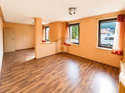 7 ZIMMER, GARTENIDYLLE UND ENTWICKLUNGSPOTENZIAL – Themar – Vorschaubild 3