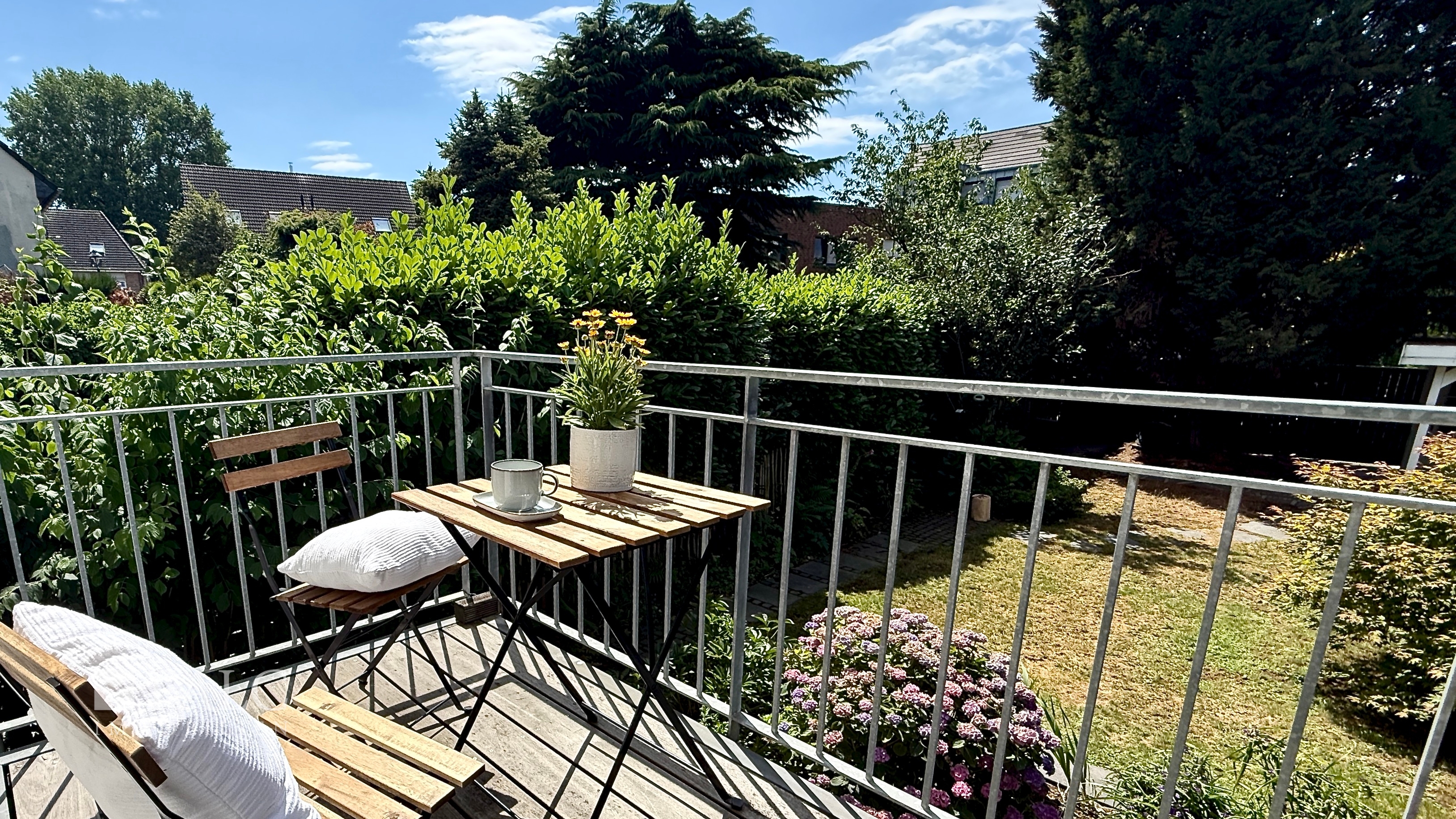 Jetzt einziehen und wohlfühlen: Stilvolles Reihenhaus mit Gartenidylle in Düsseldorf-Lörick – Düsseldorf – Vorschaubild 5