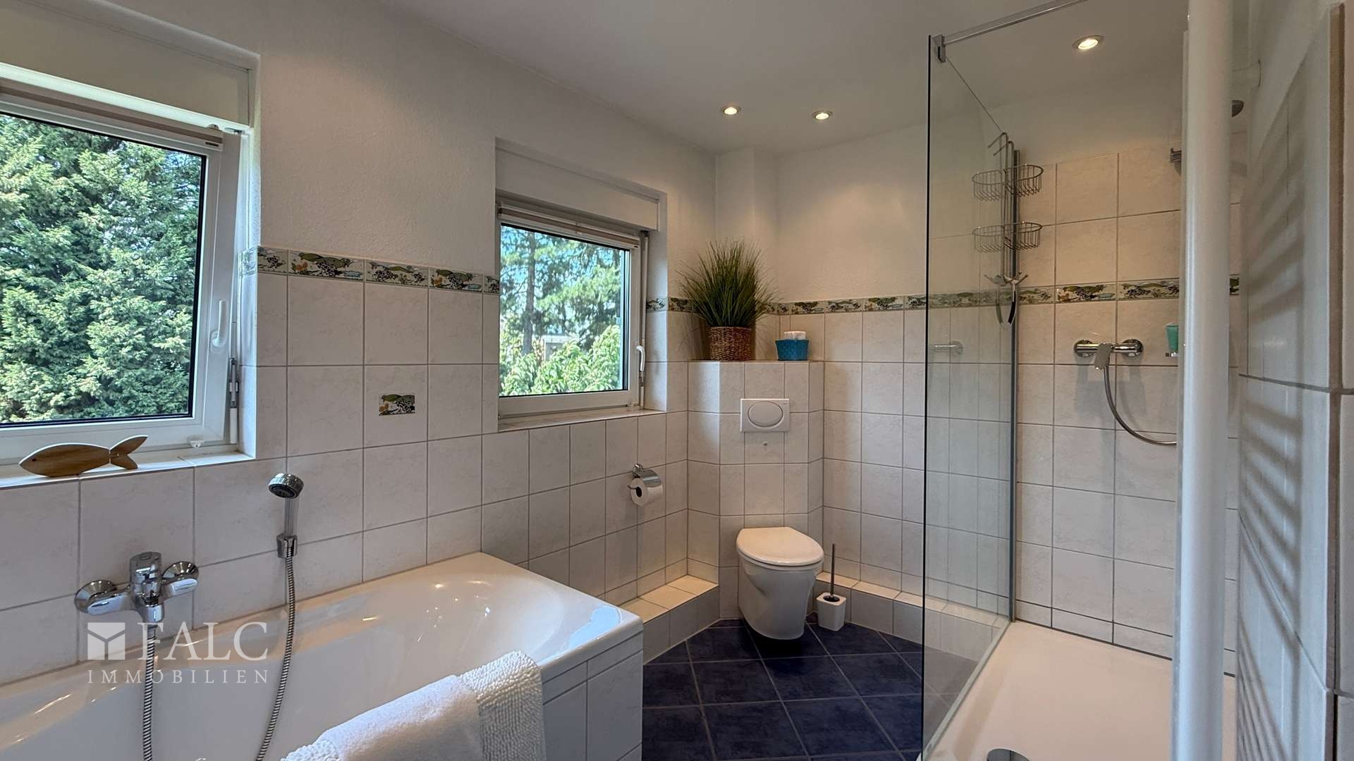 Jetzt einziehen und wohlfühlen: Stilvolles Reihenhaus mit Gartenidylle in Düsseldorf-Lörick – Düsseldorf – Vorschaubild 8