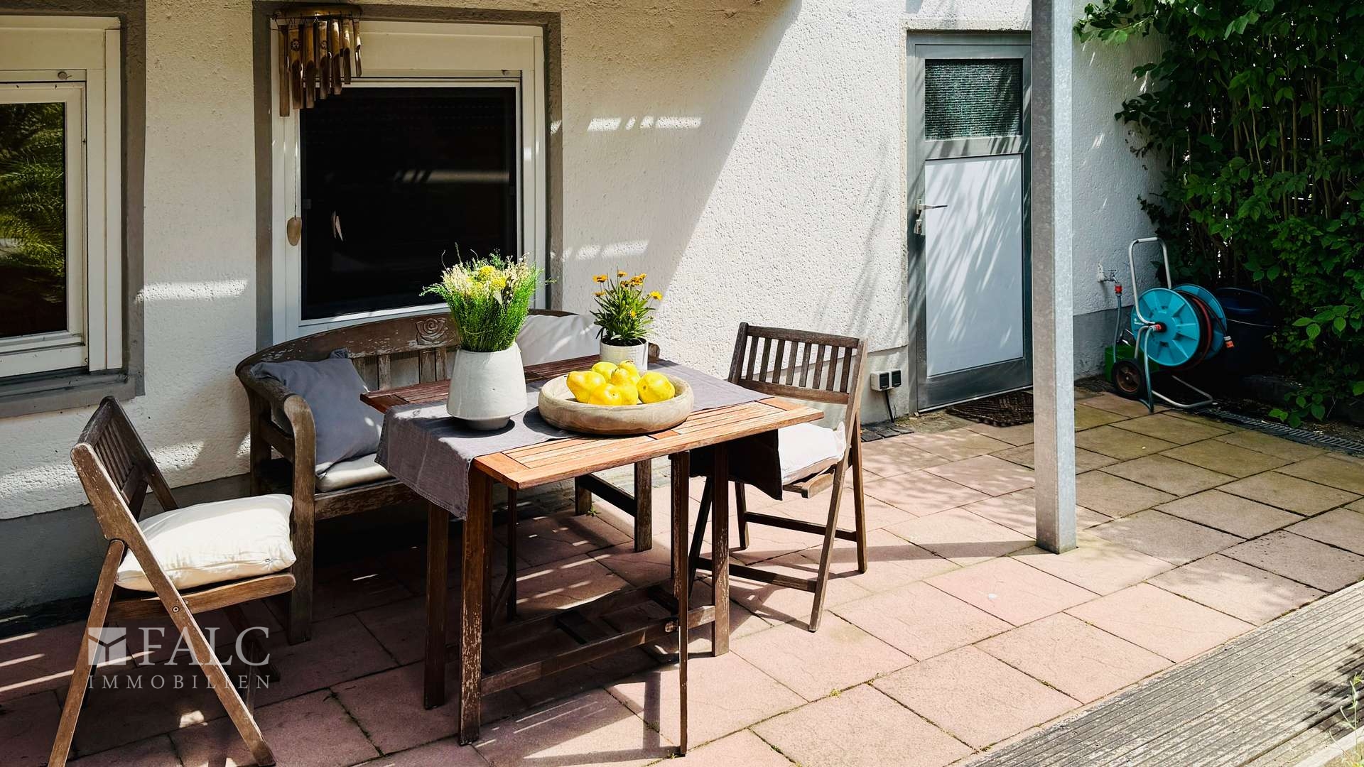 Jetzt einziehen und wohlfühlen: Stilvolles Reihenhaus mit Gartenidylle in Düsseldorf-Lörick – Düsseldorf – Vorschaubild 13