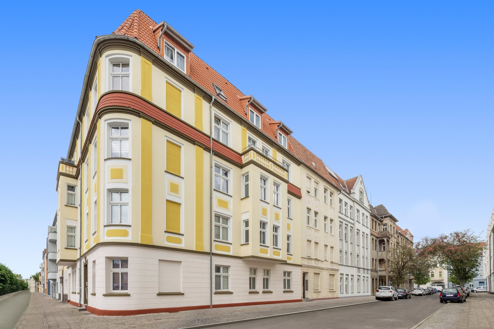 Vermietete 2-Zimmer- Kapitalanlage in Stadtfeld. 5% Afa und gute Mietrendite