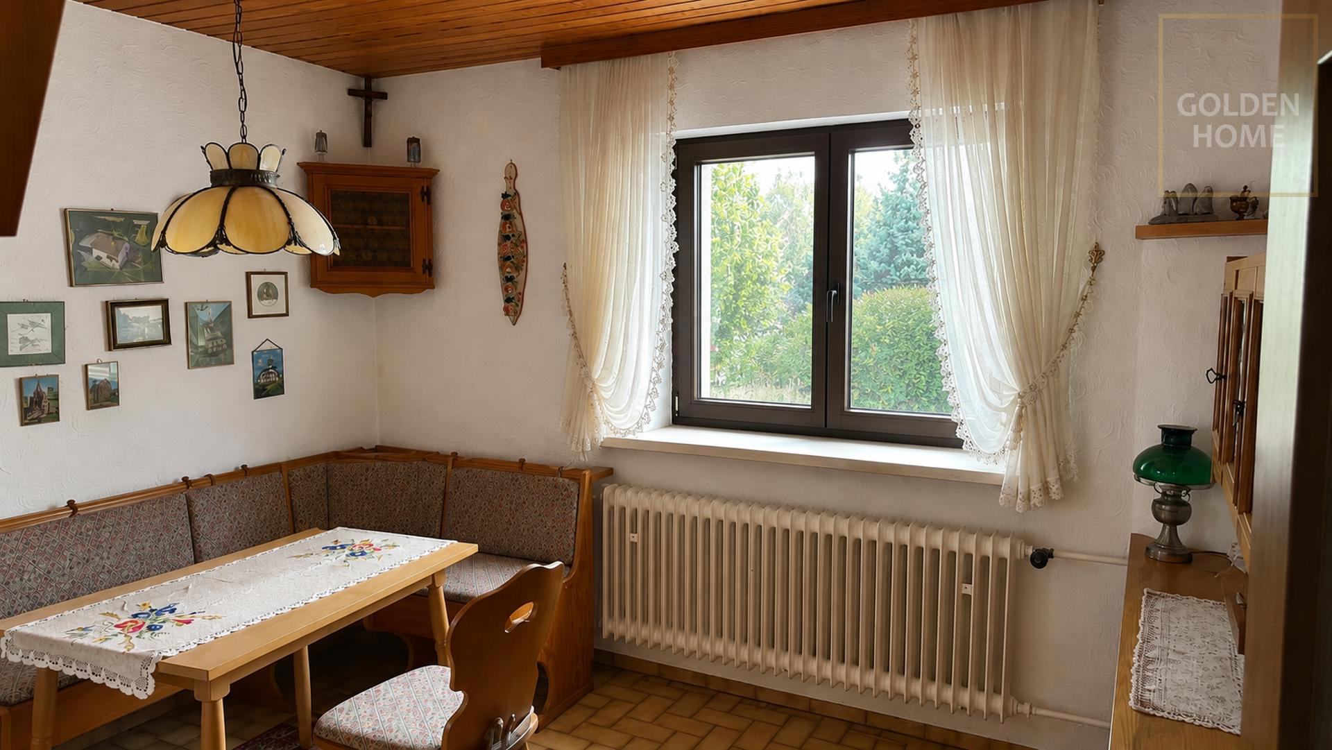 Freistehendes Zweifamilienhaus mit Garten, zwei Garagen & großem Potenzial – Nürnberg – Vorschaubild 4