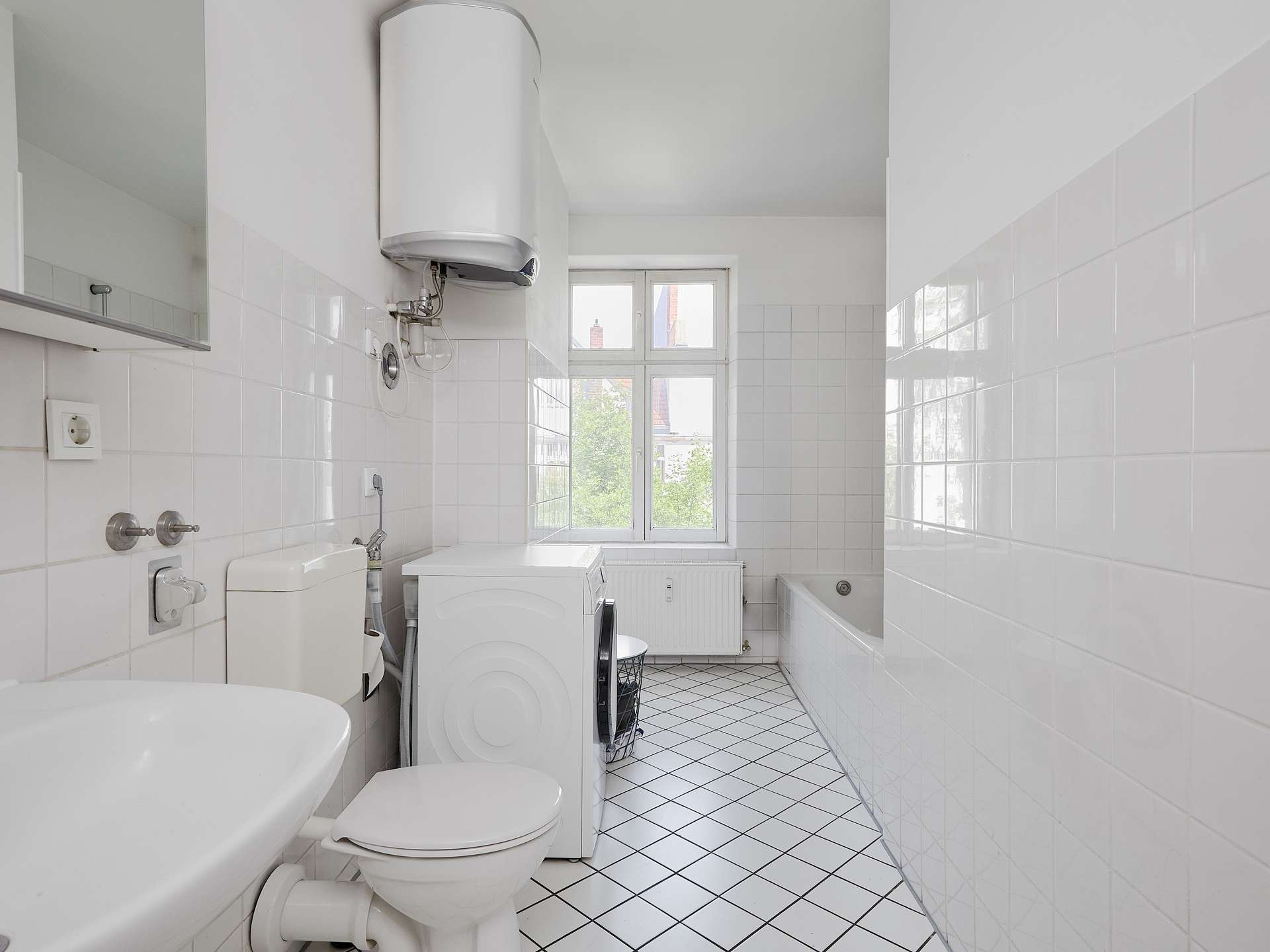 Klassische 2-Zimmer-Altbauwohnung mit großzügigem Wohnbereich und Dielenboden – Berlin – Vorschaubild 6