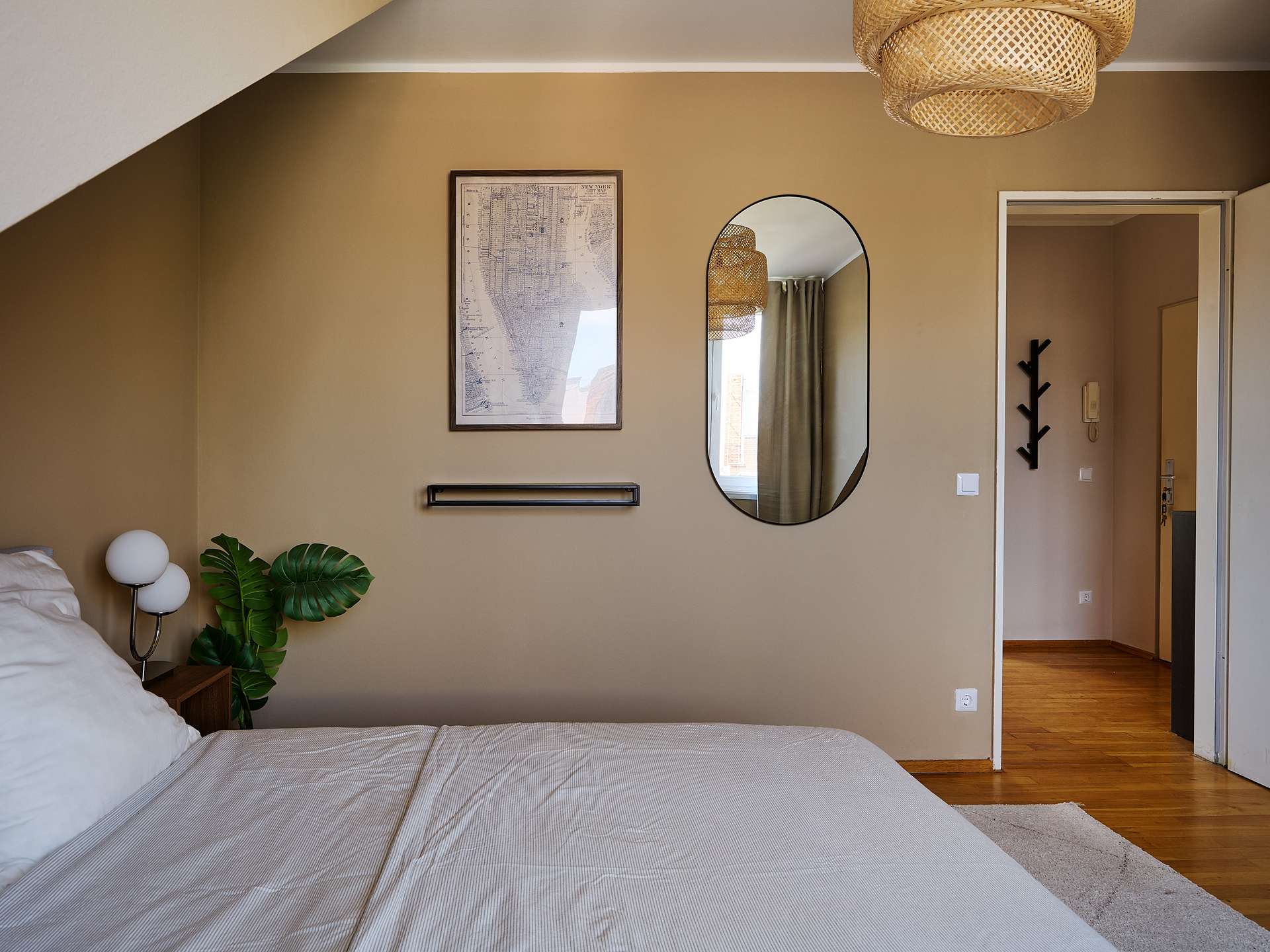 Kompakte Dachgeschosswohnung mit Terrasse und weitem Blick im Wrangelkiez – Berlin – Vorschaubild 9