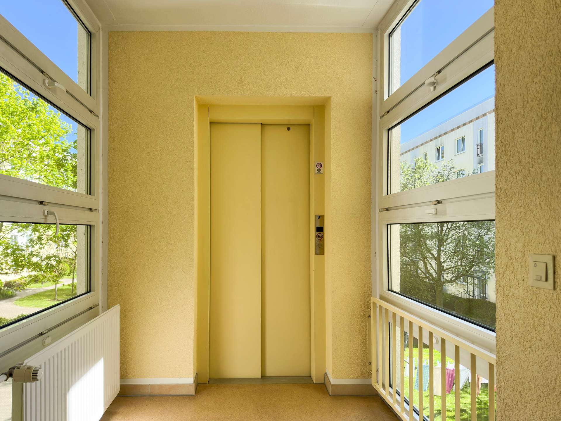 bezugsfrei: ruhige Lage | Südostbalkon | Aufzug | Fernwärme | Blick ins Grüne – Leipzig – Vorschaubild 3