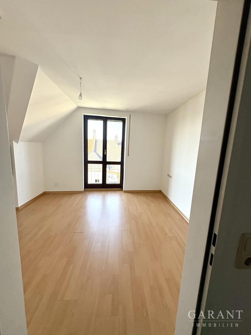 Ein Ort zum Wohlfühlen - Traumhaft helle Maisonettewohnung mit Balkon und großzügigem Wohnambiente – Augsburg – Vorschaubild 4