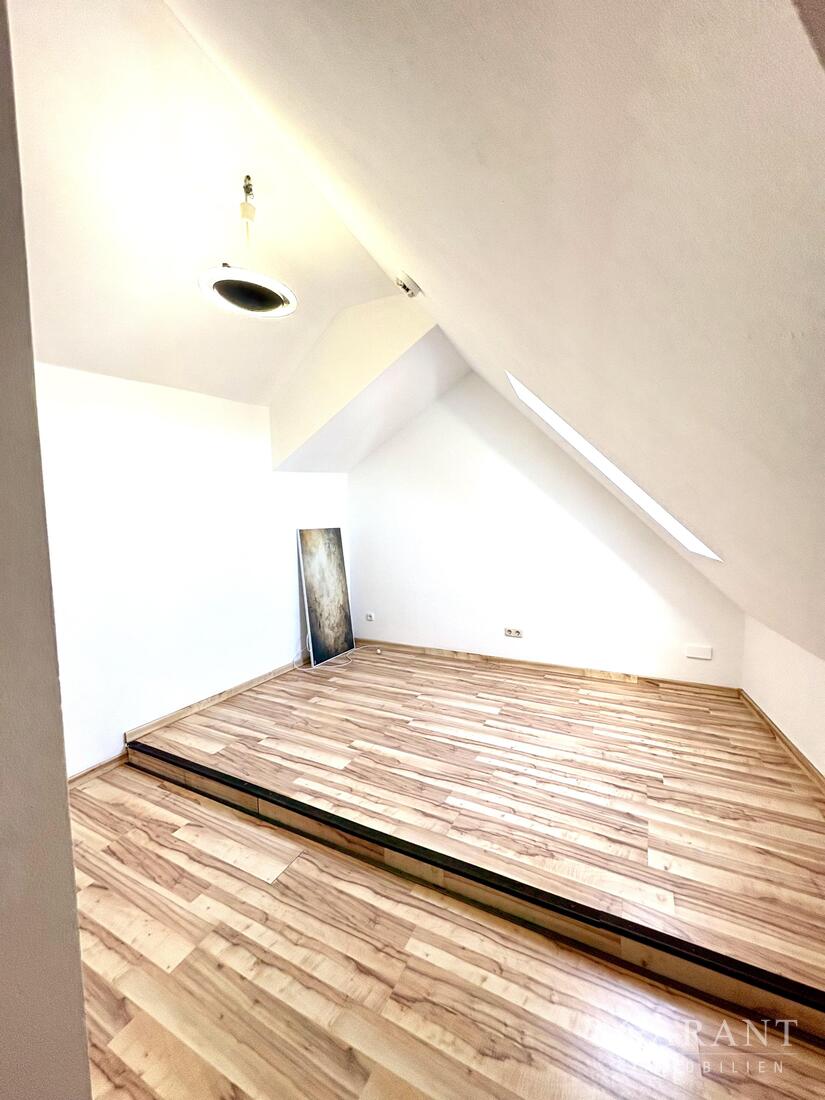 Ein Ort zum Wohlfühlen - Traumhaft helle Maisonettewohnung mit Balkon und großzügigem Wohnambiente – Augsburg – Vorschaubild 6