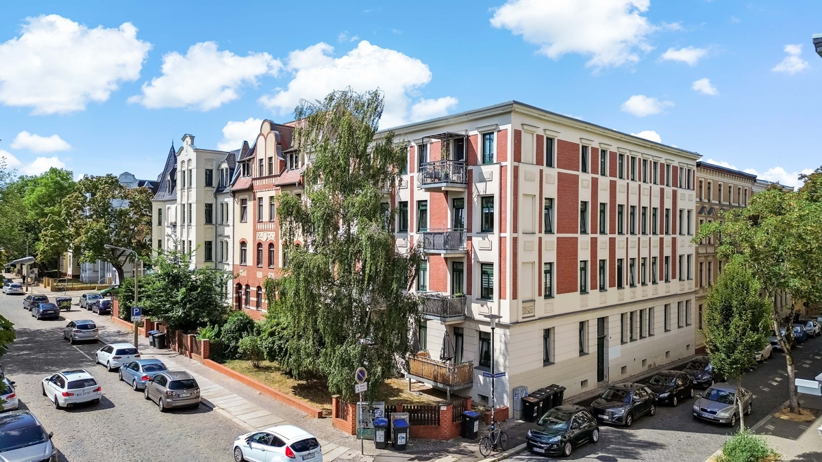 Vermietete 2-Raum-Dachgeschosswohnung mit Balkon in gefragter Lage von Halle!