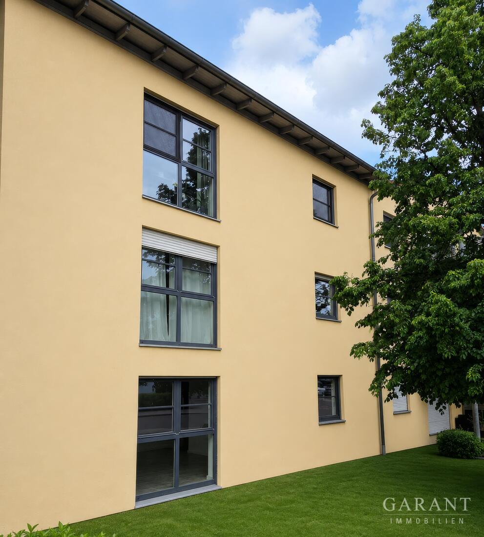 Attraktive, renovierte Ergeschosswohnung mit Tiefgarage in Top-Lage nahe Uni / FOS /BOS