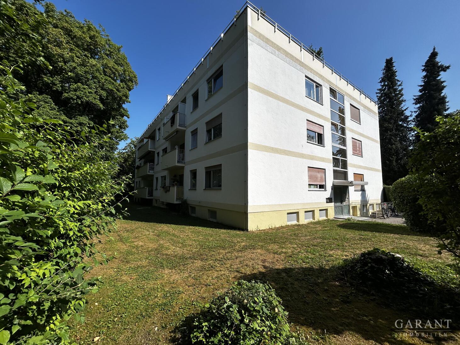 Ruhig und grün in Pasing! Hübsche 2 Zimmer-Wohnung mit Süd-/West-Loggia, frei ab Ende 2026