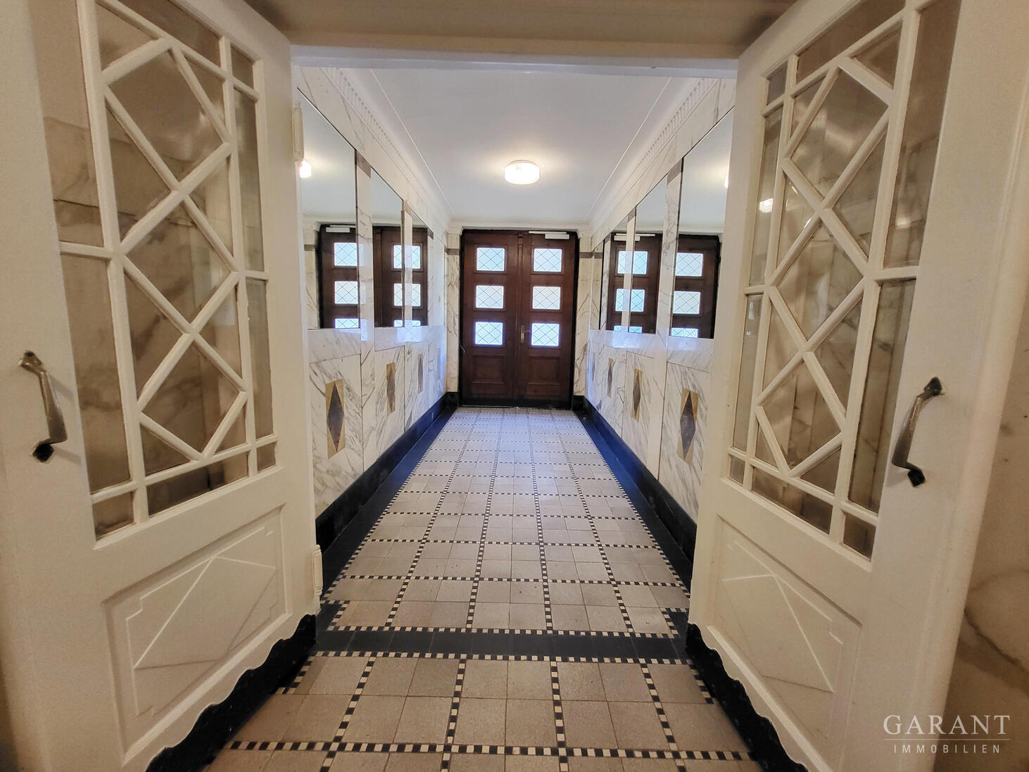 * Charmante 8 Zimmer-Wohnung im Jugendstilhaus mit vielseitiger Nutzungsmöglichkeit * – 70180 Stuttgart – Vorschaubild 2