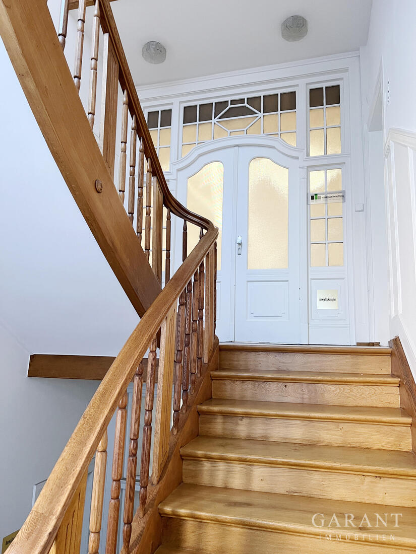 * Charmante 8 Zimmer-Wohnung im Jugendstilhaus mit vielseitiger Nutzungsmöglichkeit * – 70180 Stuttgart – Vorschaubild 3